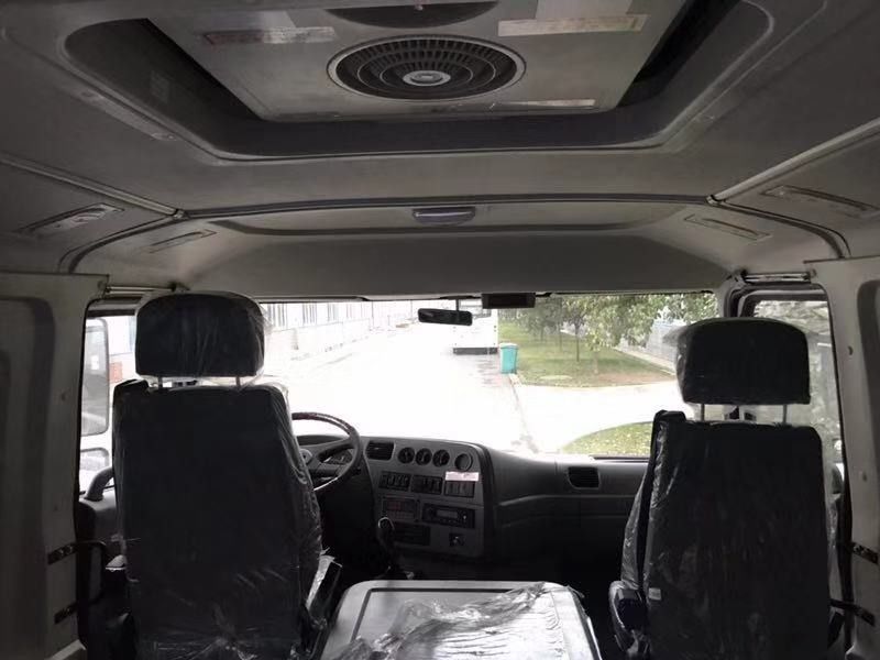 30 asientos 4X4 4WD Autobús de tamaño medio de doble circuito Freno de aire completo y aire acondicionado Dongfeng EQ6750ZT